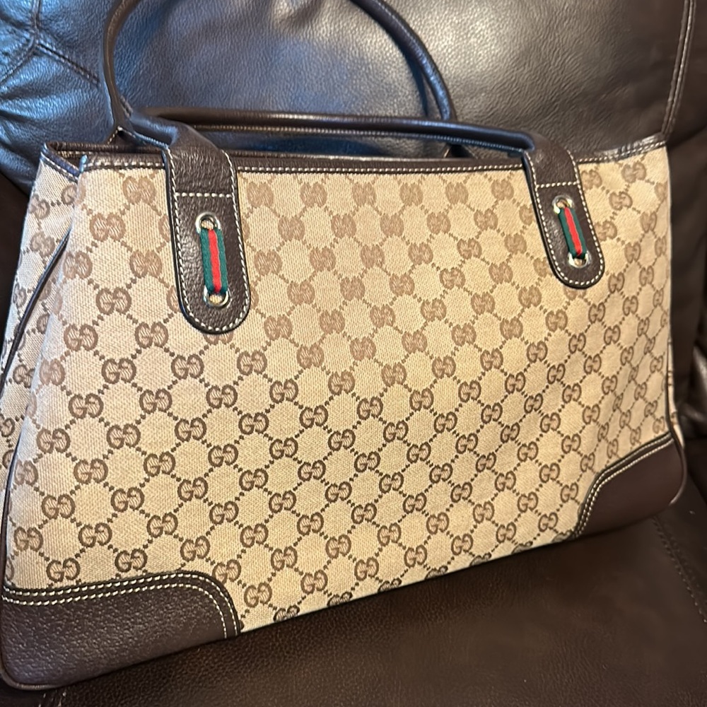 gucci tote bag in canvas with leather handle and on bottom. very good condition - Picture 10 of 10